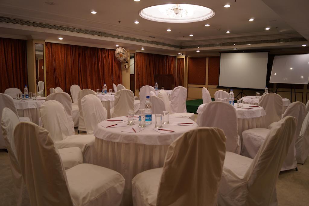 Royal Fort Hotel Visakhapatnam Bagian luar foto
