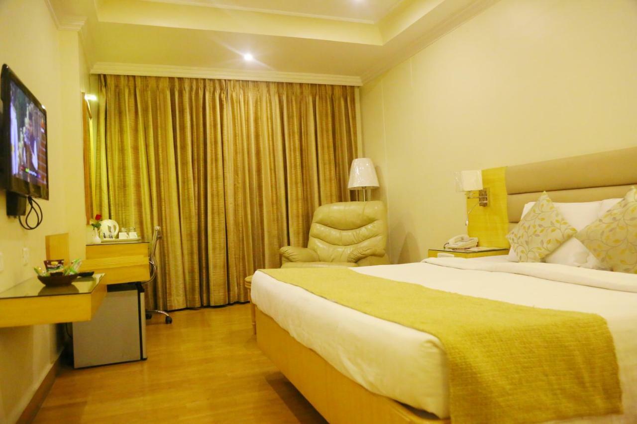 Royal Fort Hotel Visakhapatnam Bagian luar foto