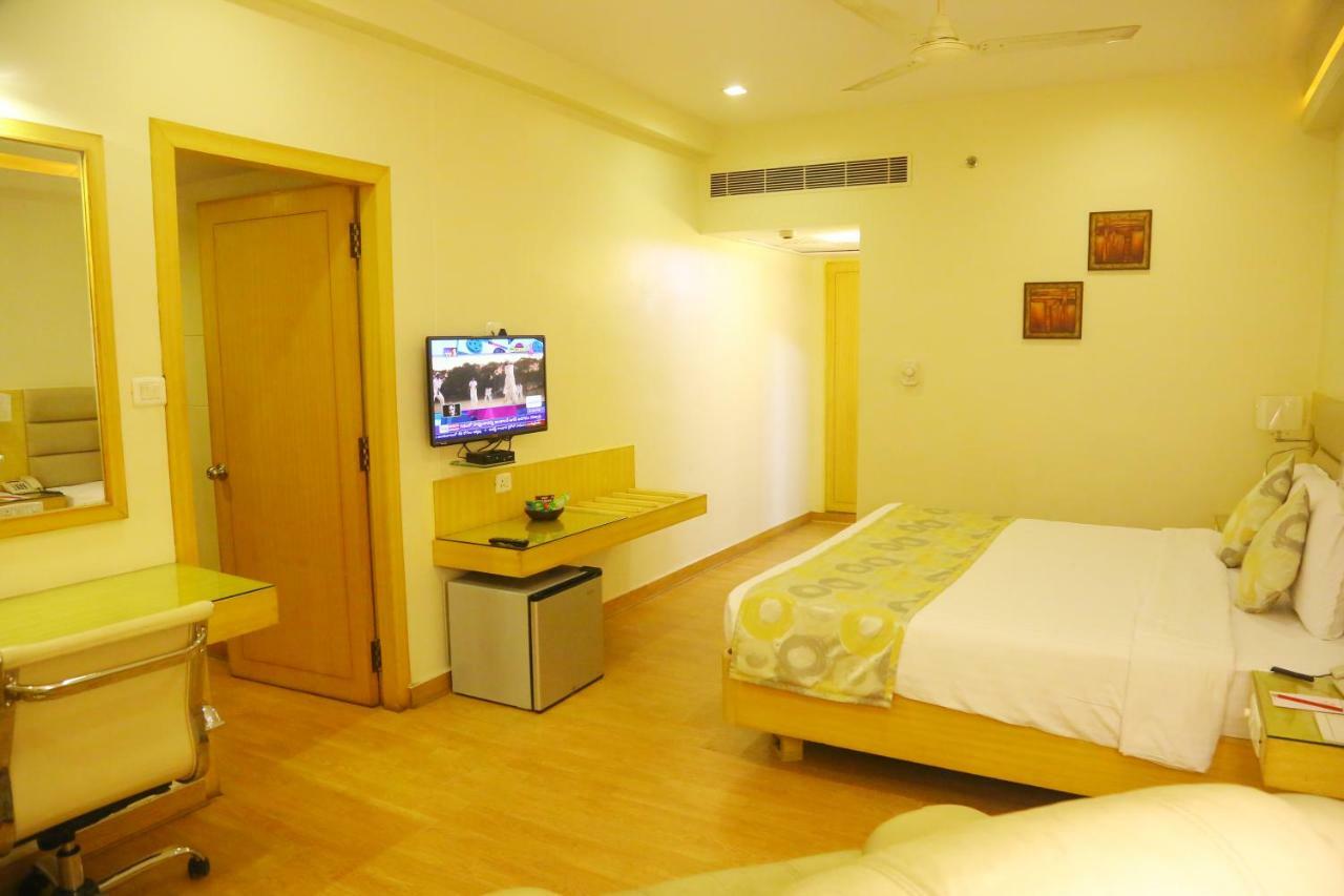 Royal Fort Hotel Visakhapatnam Bagian luar foto